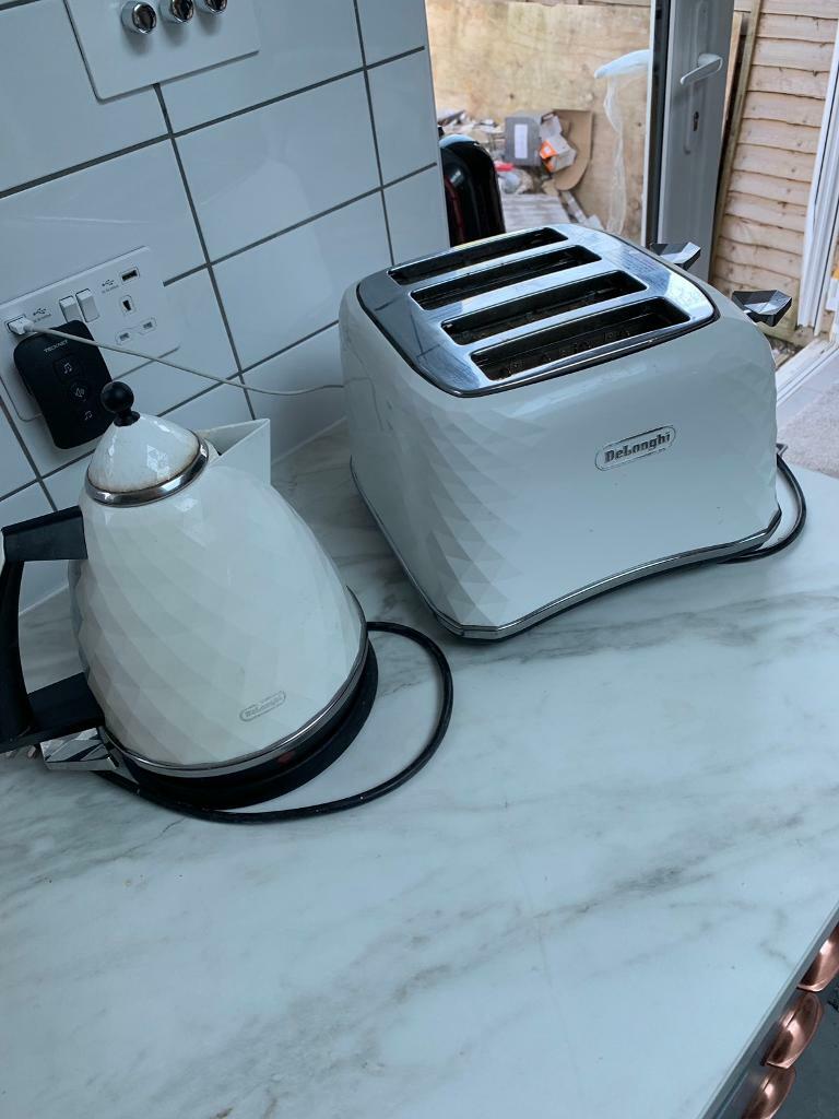 Delonghi Kettle and toaster in Coulsdon, London Gumtree