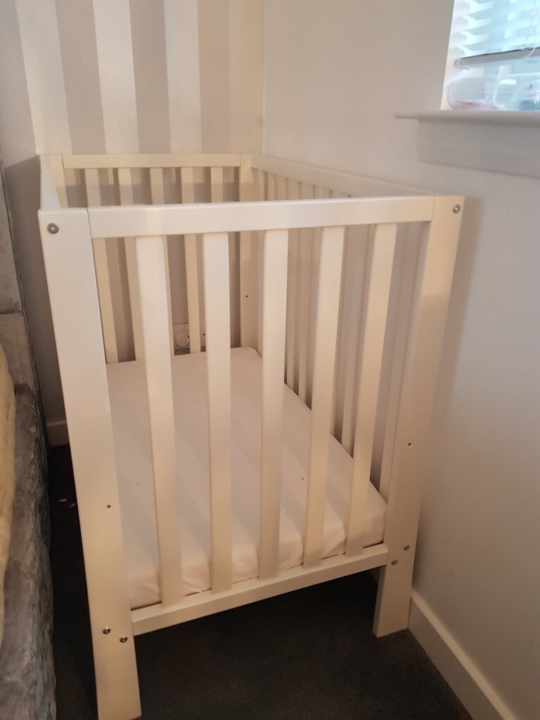MAMAS AND PAPAS PETITE COT/MATTRESS WHITE in East End