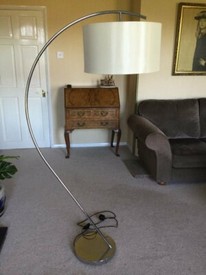 Antique Victorian Circular Dark Wood Dining Table 4ft In