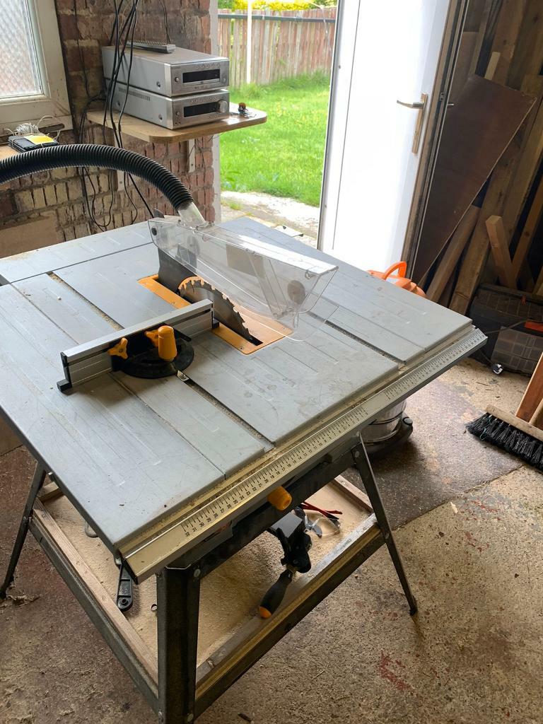 10 inch table saw plus electric dust extractor in Bradford, West