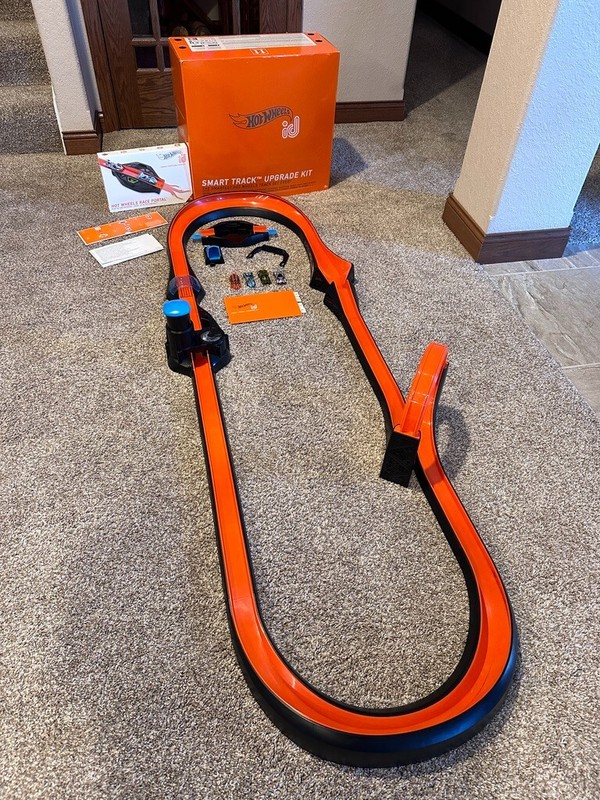 Hot Wheels id Smart Track Starter Kit Raceway Set Bluetooth