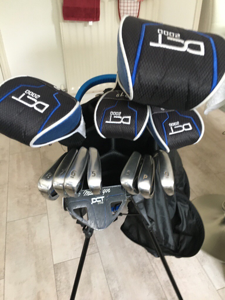 MacGregor Golf Clubs, 7 Irons, 4 Woods, Putter, Stand bag. Excellent