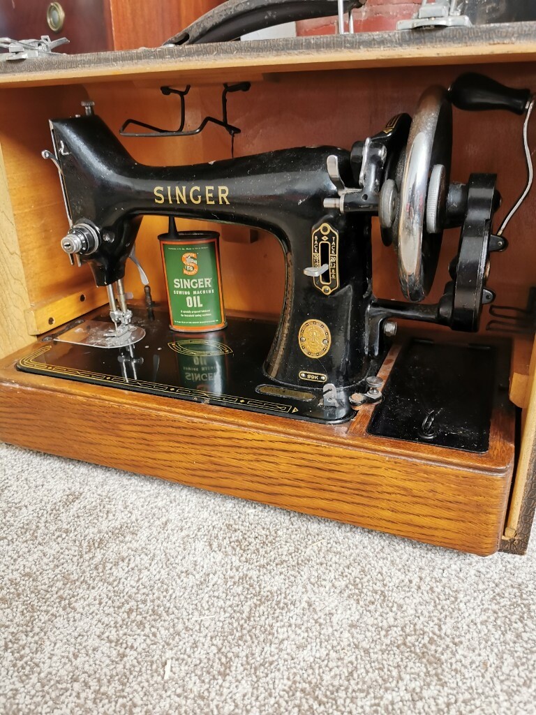 Vintage Singer hand wheel sewing machine in Kirkbymoorside, North
