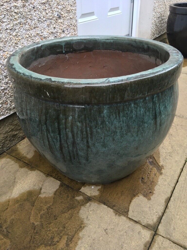 2 large ceramic pots planters  in Cupar Fife Gumtree