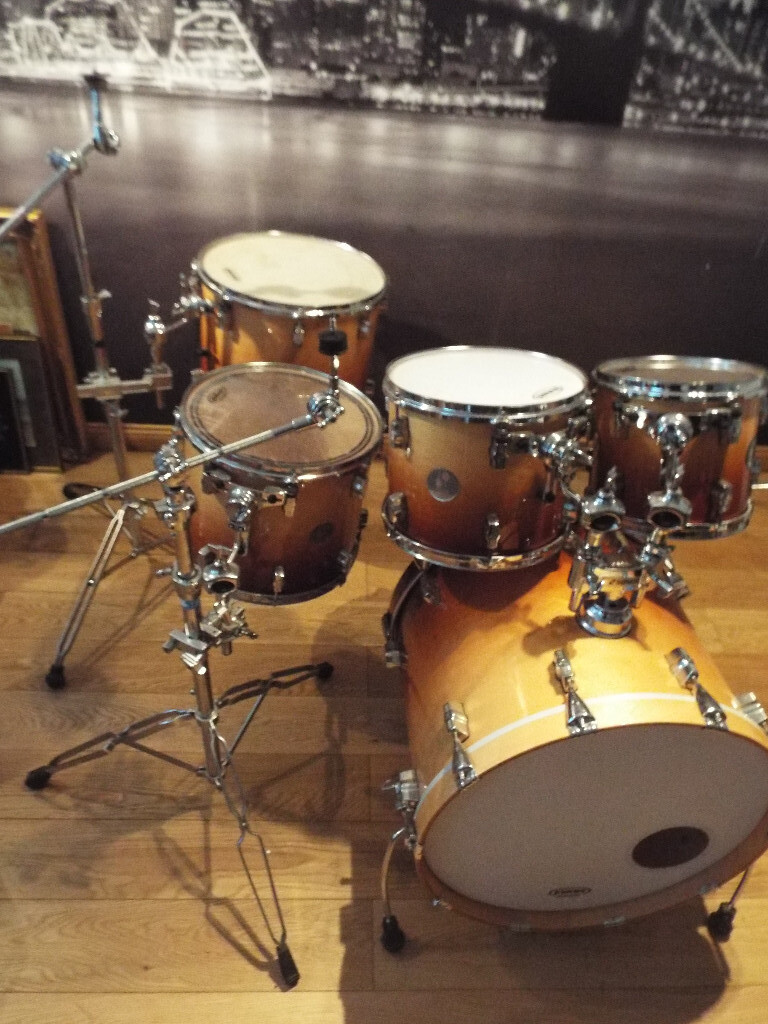 Sonor Force 3005 Drum kit in autumn Hi Fade 5 pieces and hardware as