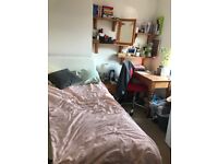 Double Room to let in central Headington bills Included £145 pw