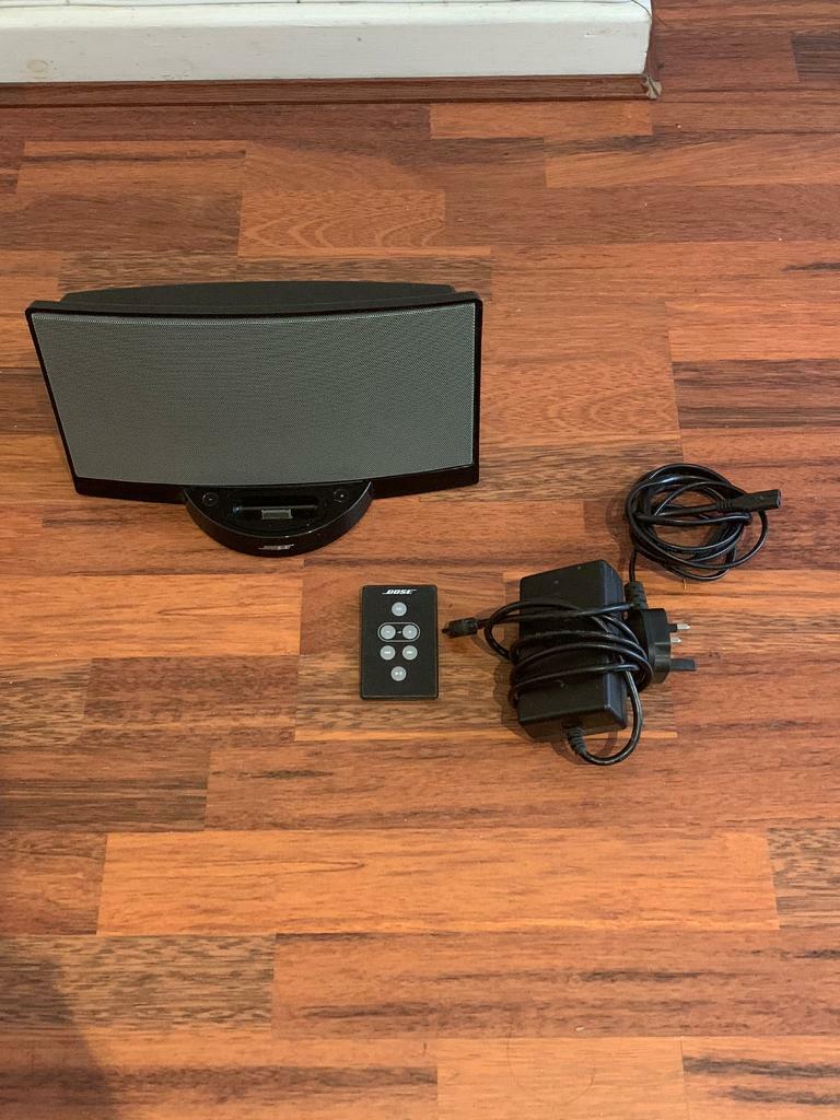 Bose ipod docking station with remote control, superb sound in
