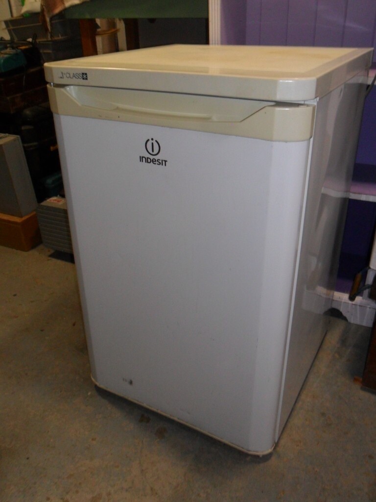 Indesit Under Counter Fridge with Freezer Compartment,55cm wide,57cm