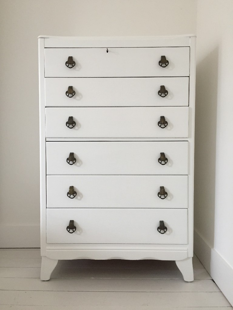 White Painted Vintage Chest of Drawers (Wooden, Painted in Farrow