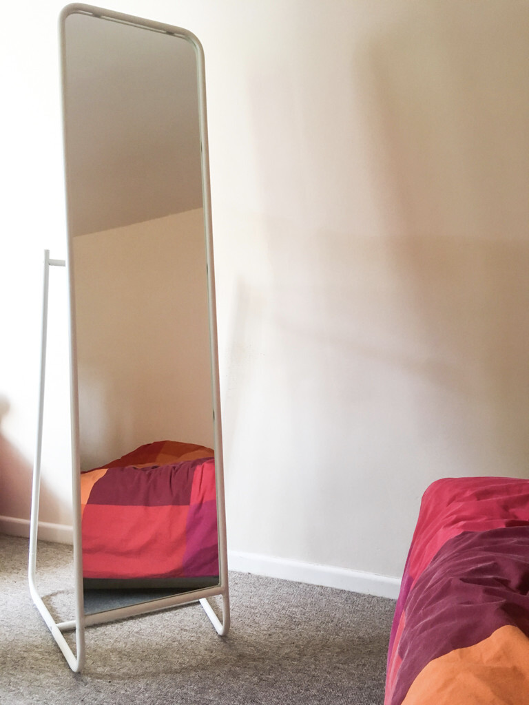 Fullfigure freestanding mirror, with hooks, white, as good as new