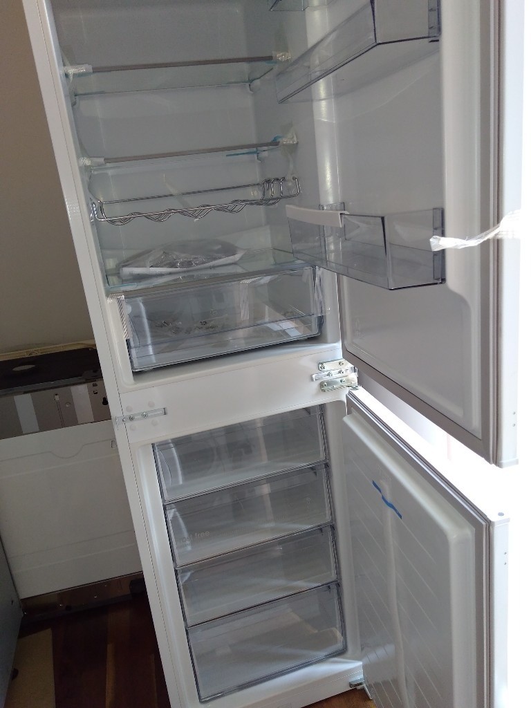 KENWOOD KIFF5017 Integrated 50/50 Fridge Freezer RRP £349.99 in