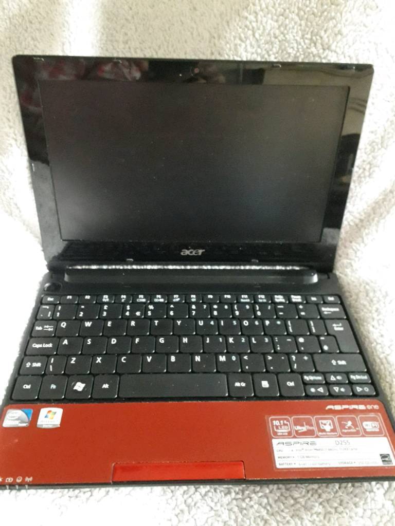 Acer 'Aspire One notebook/laptop with charger, case and original box