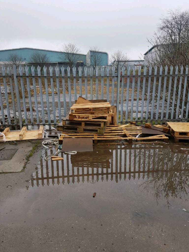 Broken pallets for uplift in Dundee Gumtree