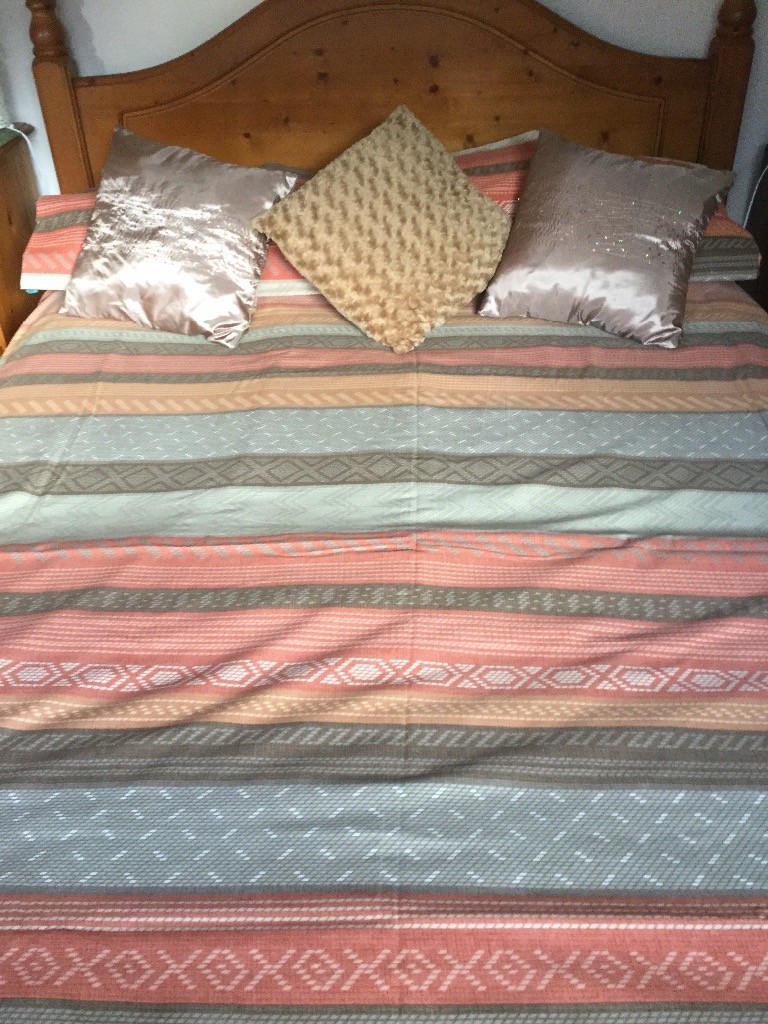 Dunelm King Size Duvet Cover x 2 and matching Curtains in