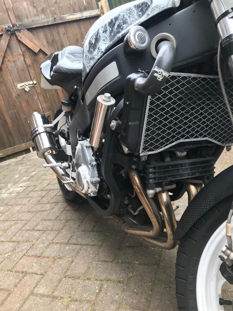 Yamaha FZR 600 89 streetfighter