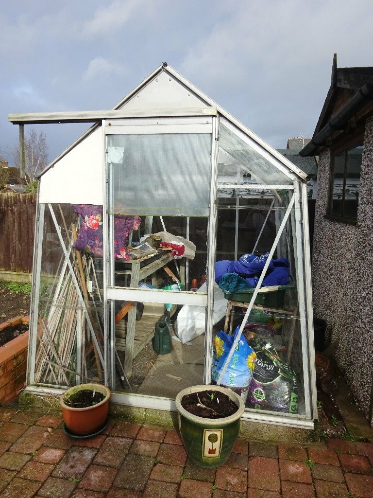 FREE GREENHOUSE 8 X 6 FEET MUST MISMANDLE AND TAKE AWAY YOURSELF in
