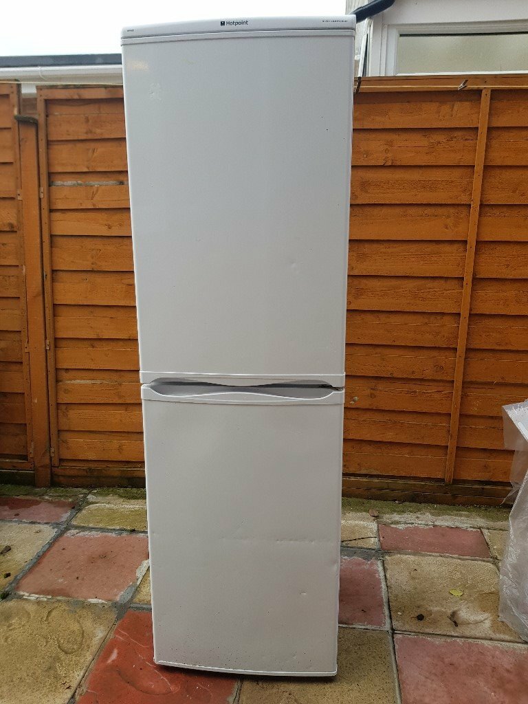FRIDGE FREEZER HOTPOINT WHITE RFA52 ICED DIAMOND in Hounslow, London