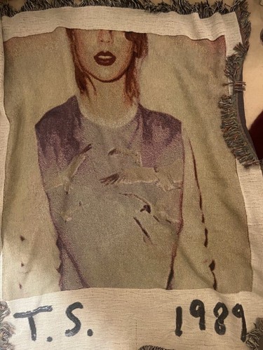 テイラースウィフト  ブランケット The Tortured Poets Department Fleece Blanket – Taylor Swift