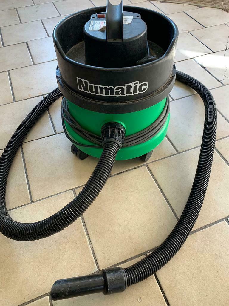 electric pool hoover