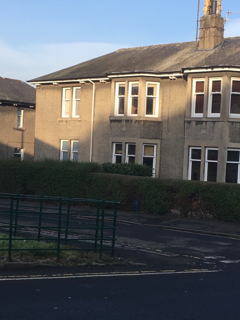 Main door 1st floor 2 bedroom flat. Dundee West End . Birchwood Place