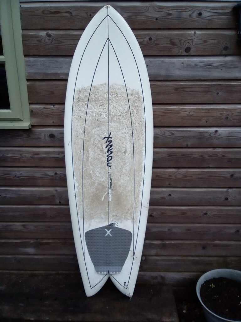 Twin Fin Fish Surfboard Xanadu Wave Rocket 5'10 x 21 3/4 in