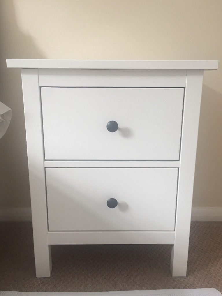 Hemnes bedside table / chest of 2 drawers from Ikea like new ! in