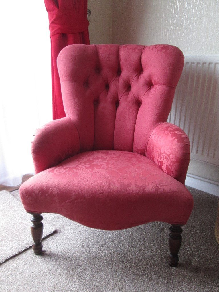 Small Button Back Upholstered Ladies Bedroom Chair In Rushden