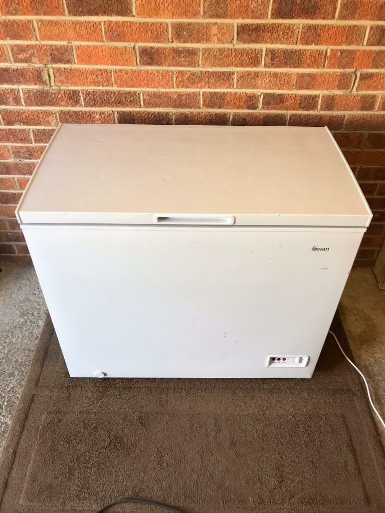 Swan chest freezer in very good condition in Wakefield, West