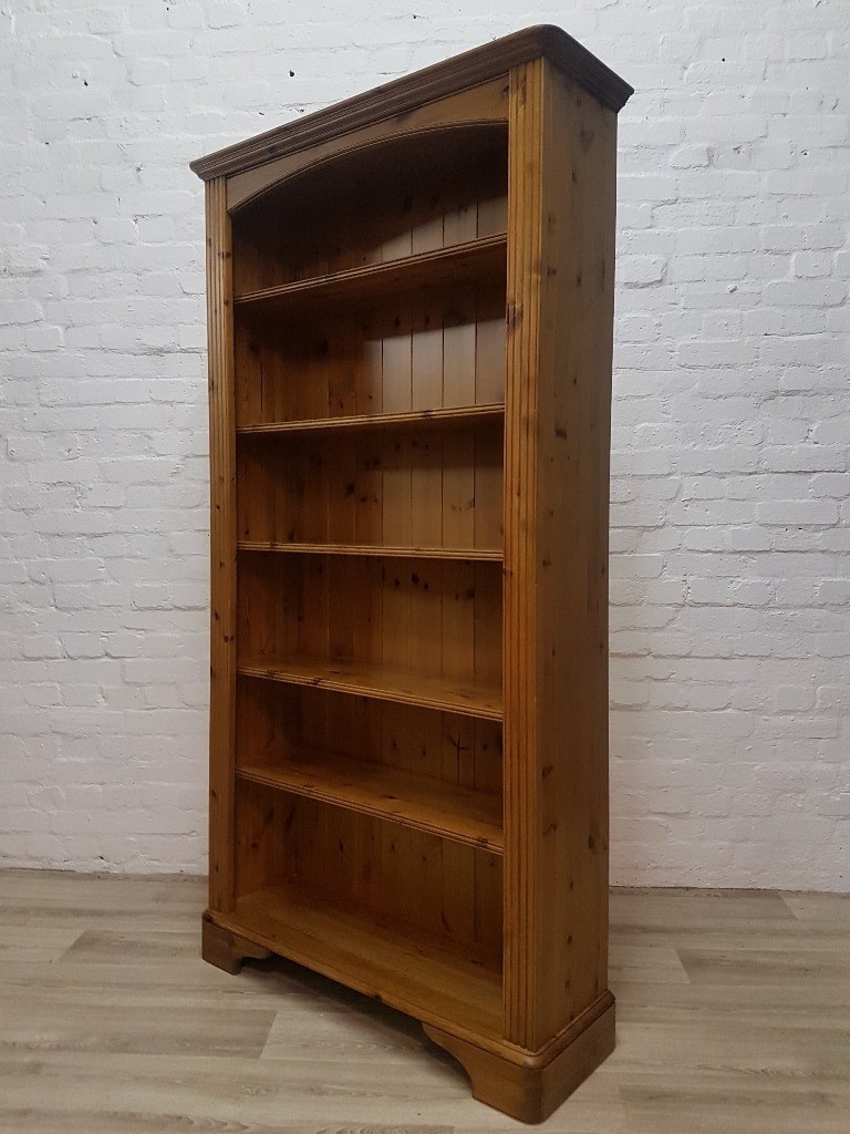 Ducal Pine Bookcase (DELIVERY AVAILABLE FOR THIS ITEM OF FURNITURE
