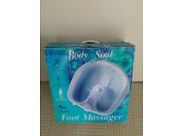 Electronic vibrating foot spa massager by Hinari. Hardly used and good as new condition.
