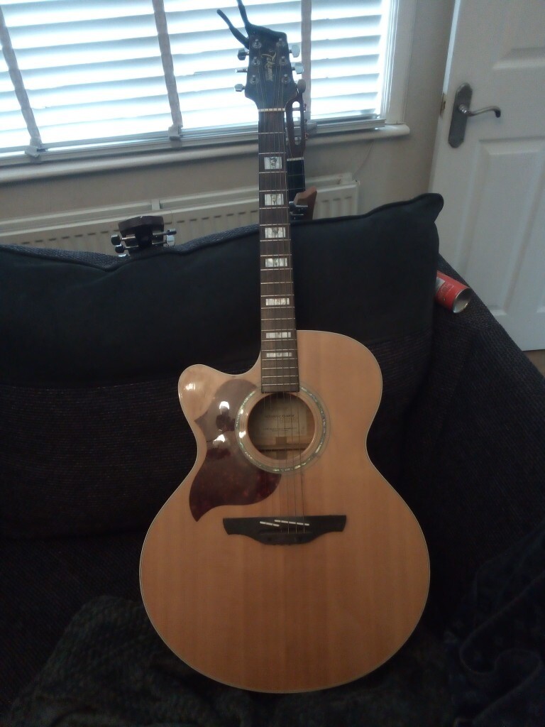 Left hand takamine jumbo in Castleford, West Yorkshire Gumtree