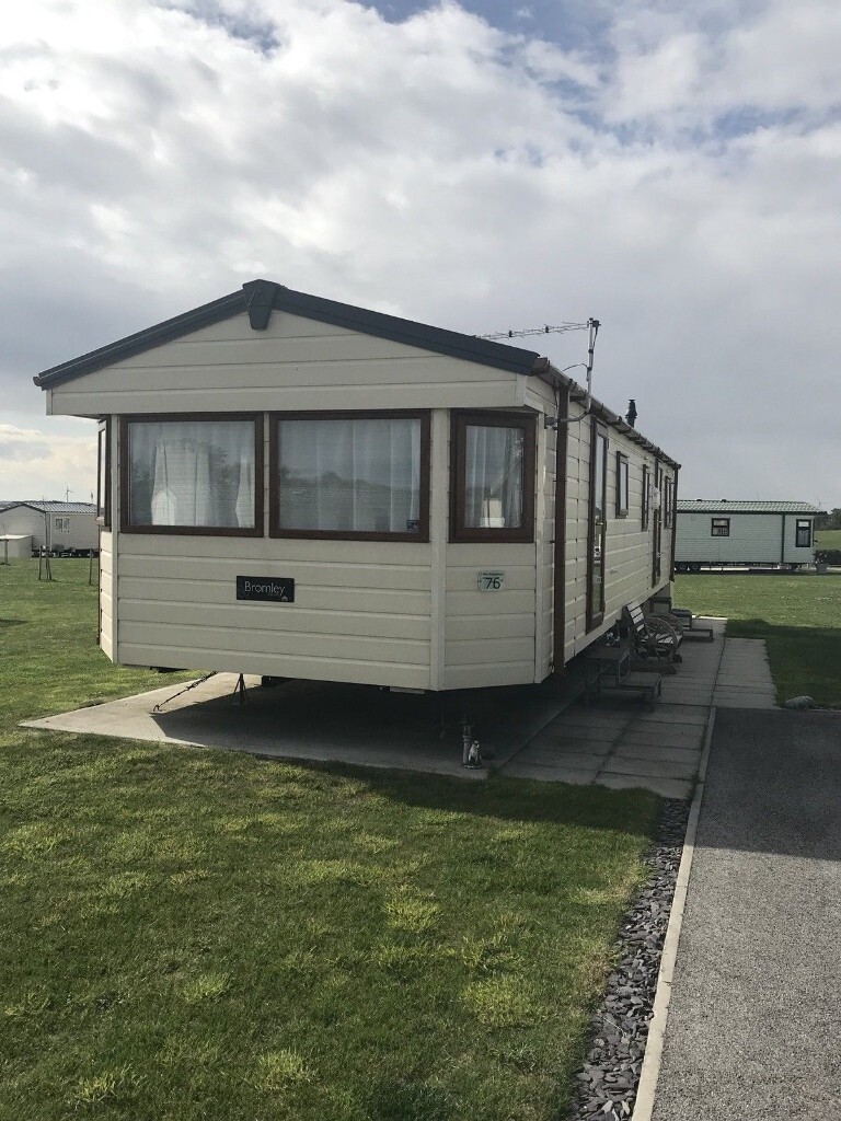 4 bedroom/6 berth caravan to rent on sand le mere holiday village, east yorkshire in Hull