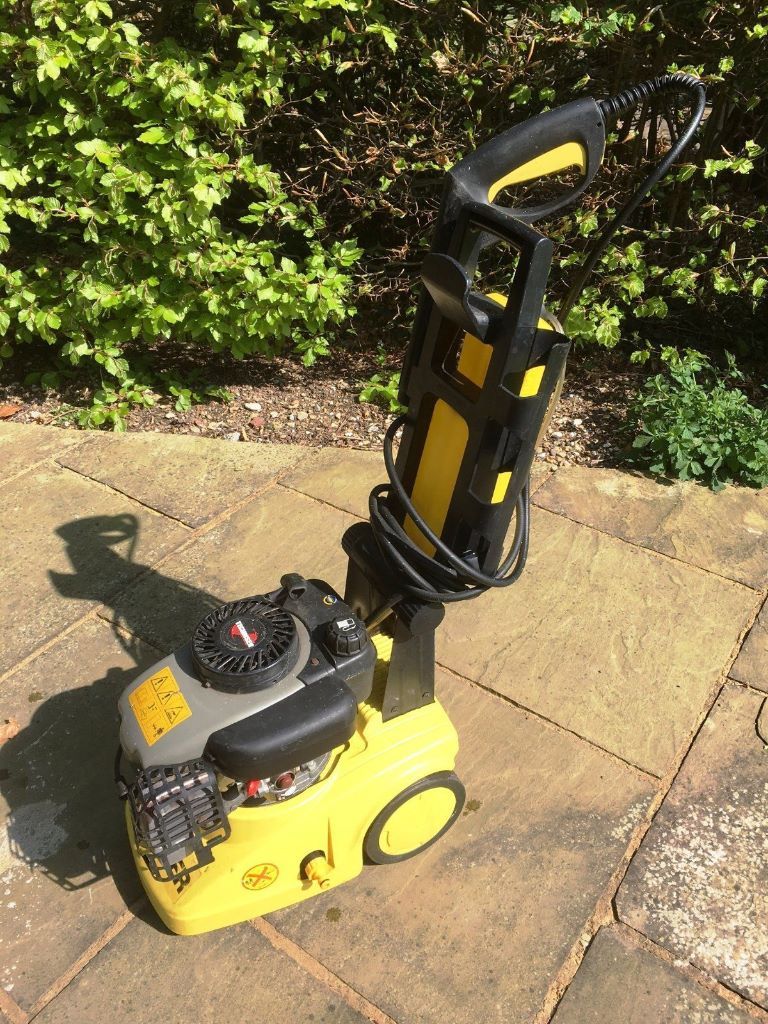 Karcher K3300 GS petrol pressure washer in Gloucester
