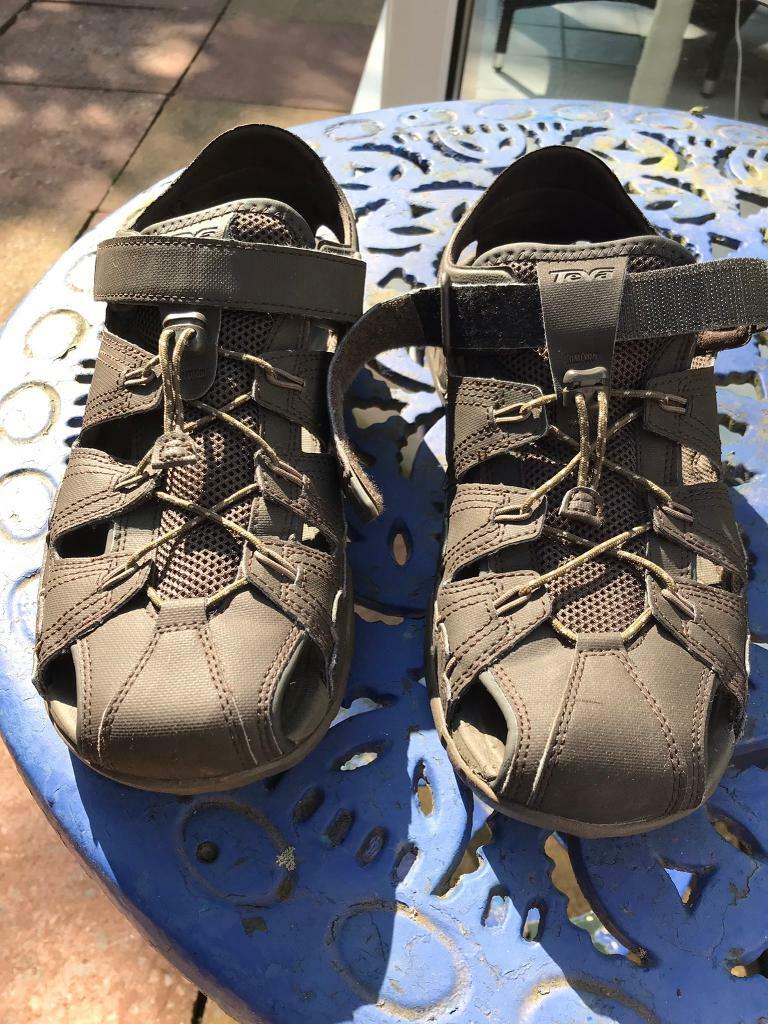 teva mens closed toe sandals