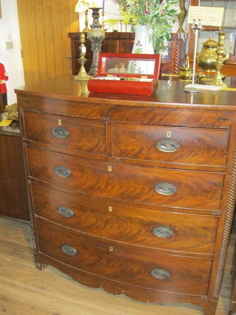 VINTAGE ORNATE CHEST OF DRAWERS. BLACK LINE TOP MOTIF. VIEWING