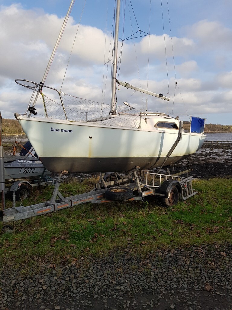Hunter Medina Lifting Keel Sailing Yacht with Road Trailer in Dalgety