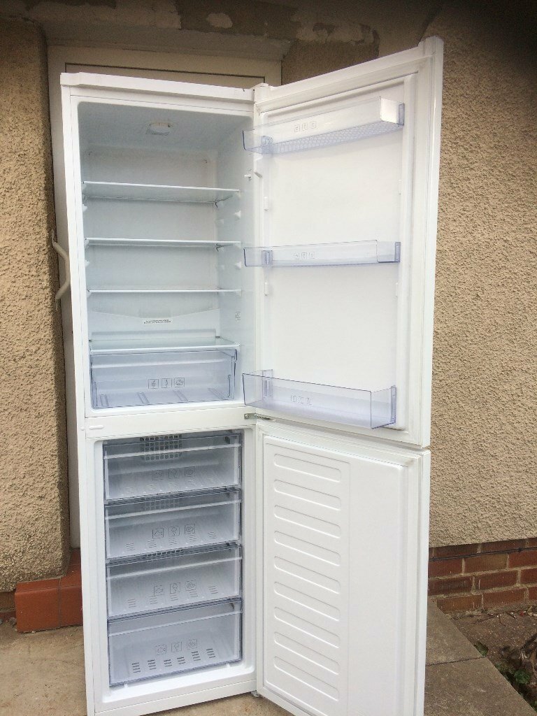 FROST FREE BEKO FRIDGE FREEZER IN GOOD WORKING CONDITION. in Derby