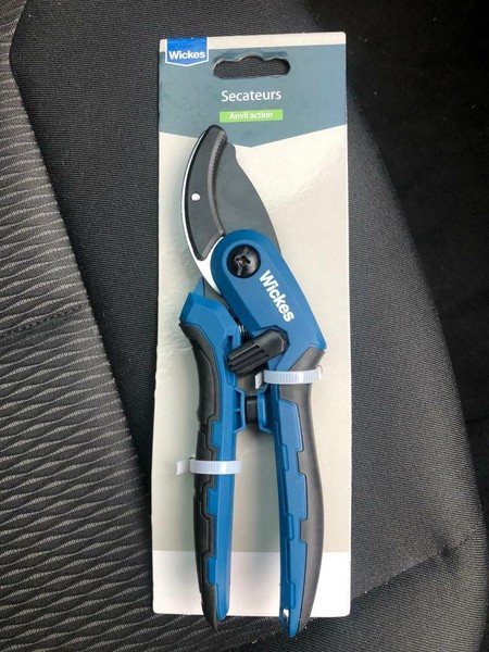 Sacateurs garden tools for sale  Canton