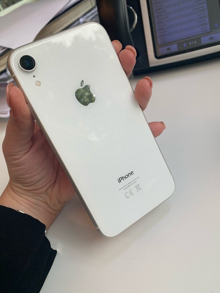 UNLOCKED WHITE APPLE IPHONE XR 128GB | in Acton, London | Gumtree