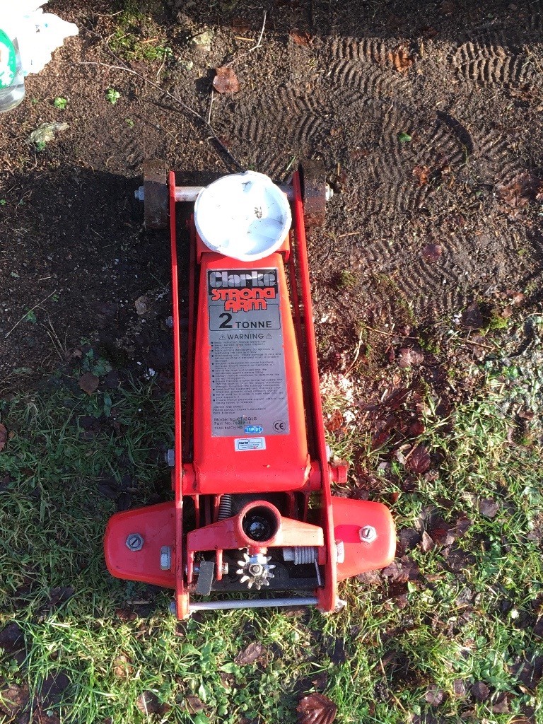 Clarke Strong Arm 2 Tonne Trolley Jack CTJ2QLG Good Condition collection only in Pitlochry