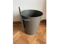 Bin with lid - excellent condition 