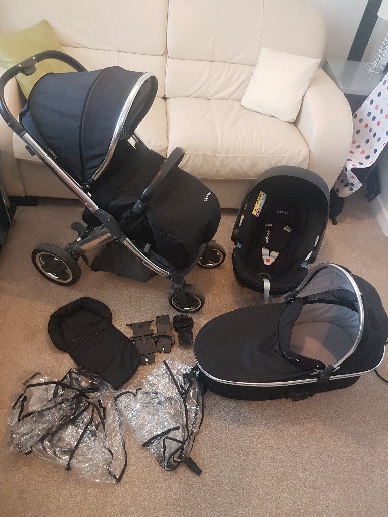 Oyster 2 travel system, car seat, carrycot pram and accessories in Corby, Northamptonshire