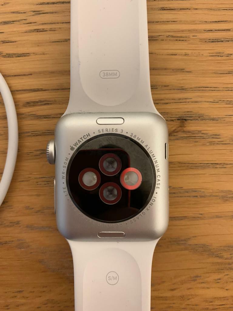 apple watch series 3 in water