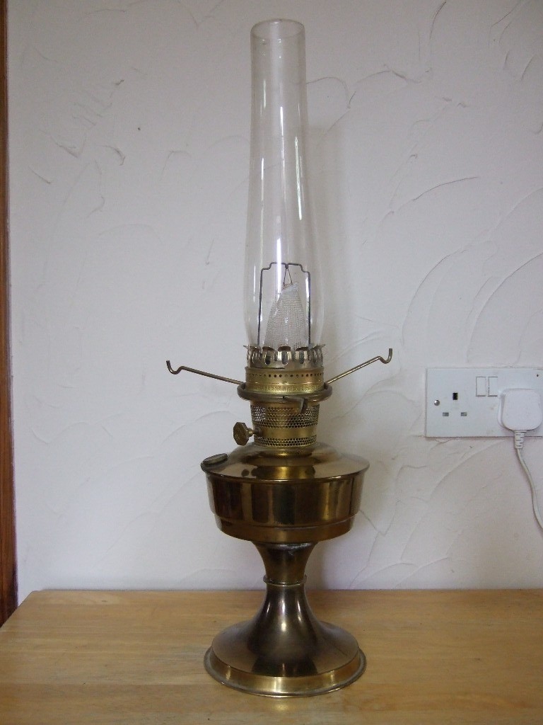 Vintage Aladdin oil paraffin lamp Model 23 in New Deer, Aberdeenshire