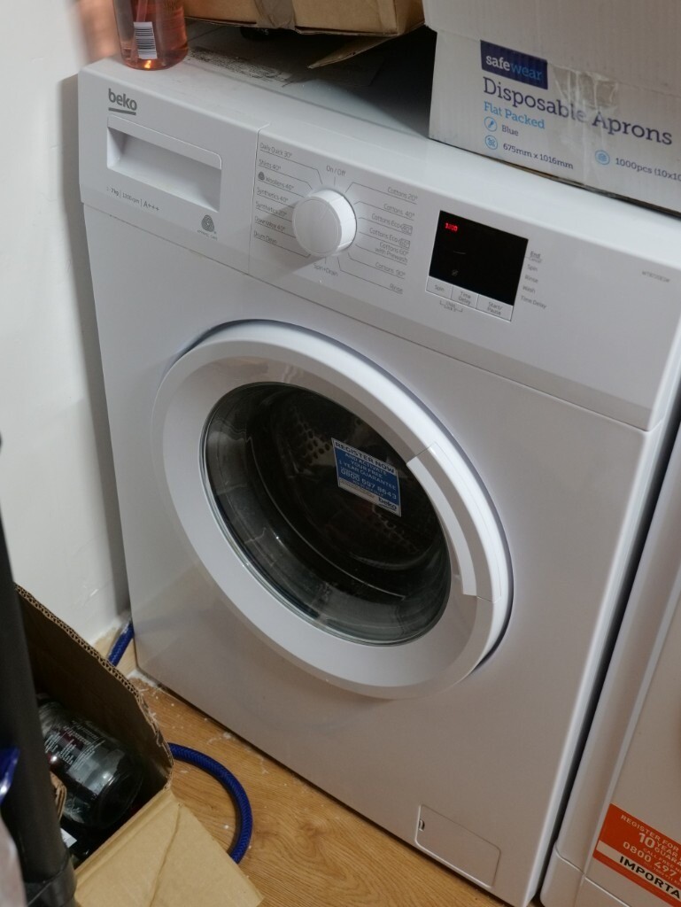 Used washing machine (less than 1 years) in Alresford, Hampshire