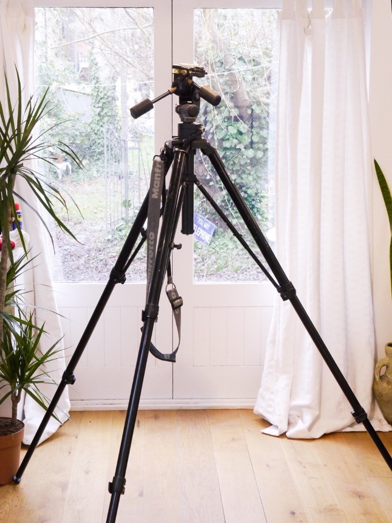 Manfrotto 475 Black Tripod with MN029 3 way Pan and Tilt Head in