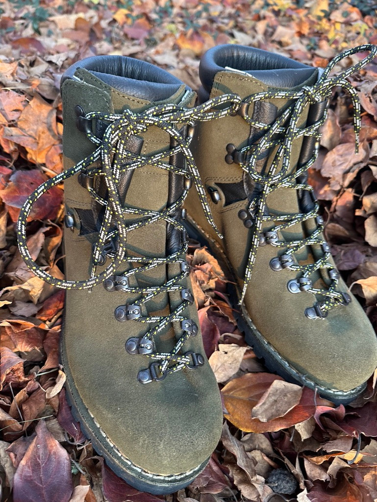11 M ~ Italy ~ Rare Green Leather Hiking Hunting