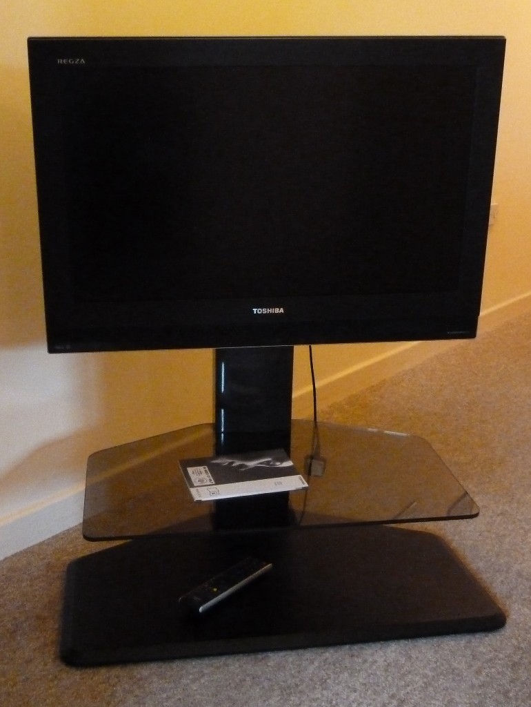 32 inch Toshiba Television with Freeview Comes with a 2 tier stand