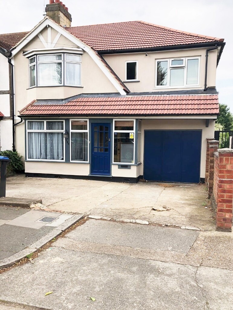 Spacious 4 bed end of terrace house to rent, with car space, garage, garden. Edmonton N18 in