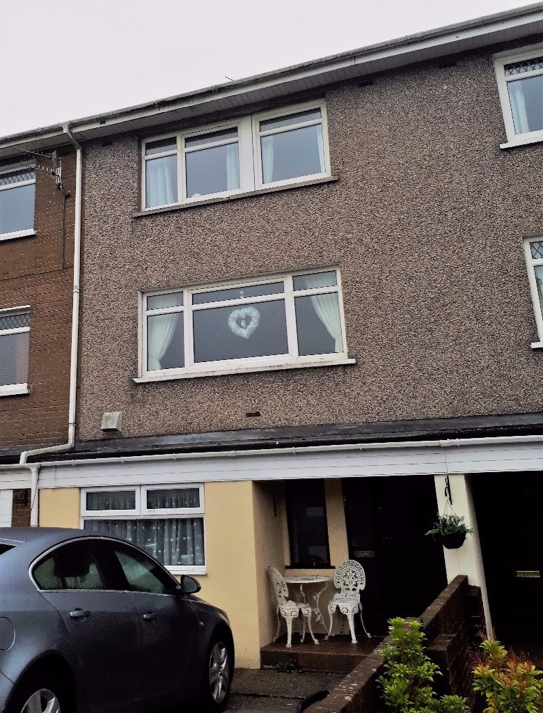 4 bedroom house for rent in Bridgend. Very nice location ...